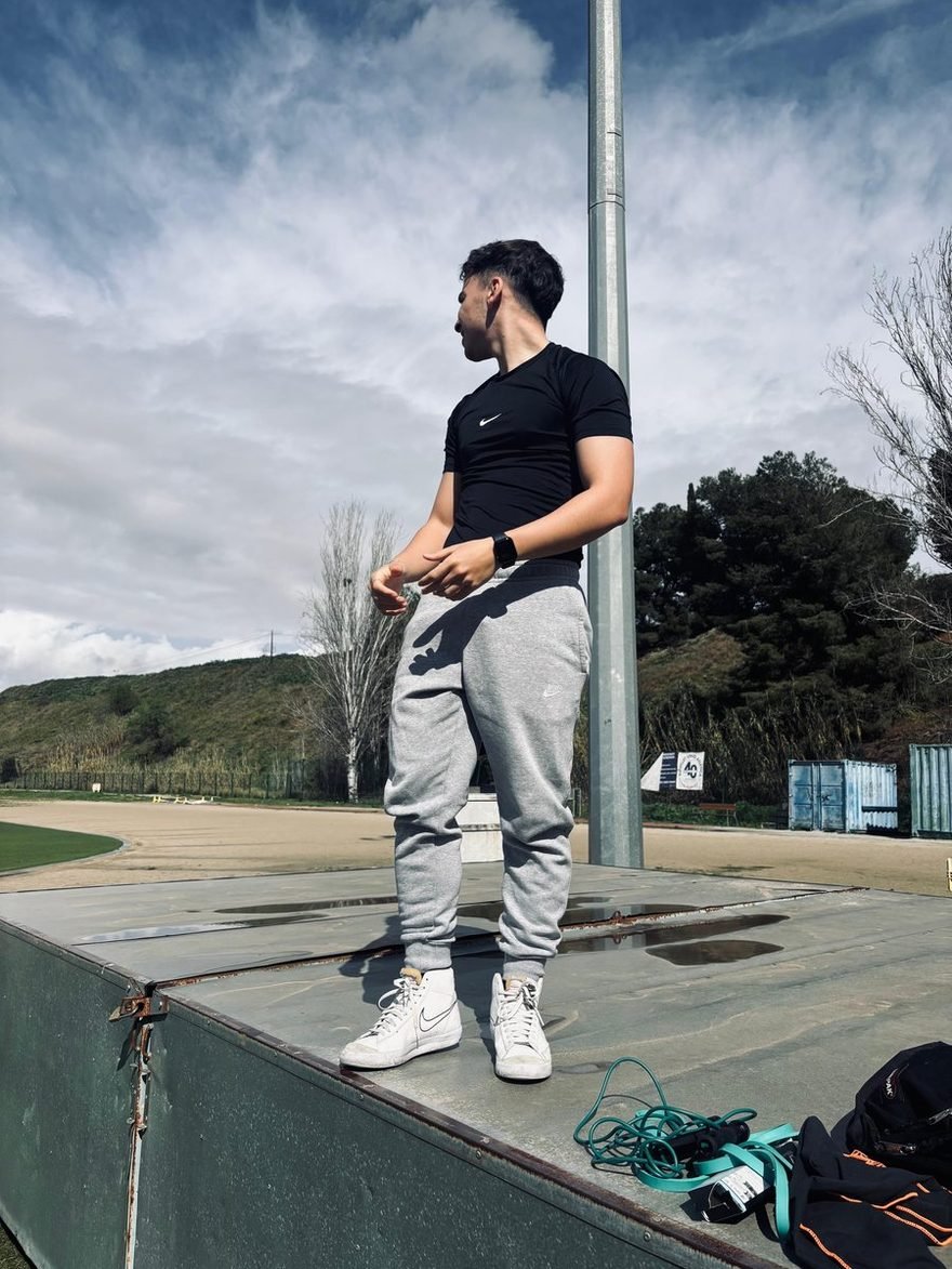 Aiman Malamane entrenando al aire libre